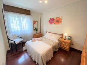 2 bedrooms, iron/ironing board, bed sheets