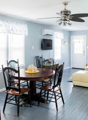 Dining - The Blue Fig, 1.5 Blocks to Beach and Boardwalk, Fenced-in yard, Parking (Wildwood)