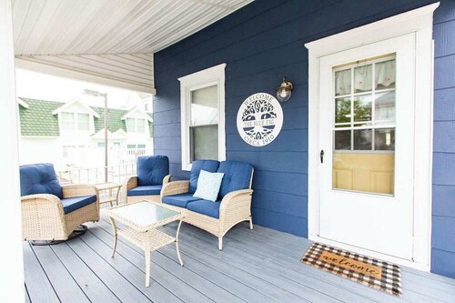 The Blue Fig, 1.5 Blocks to Beach and Boardwalk, Fenced-in yard, Parking