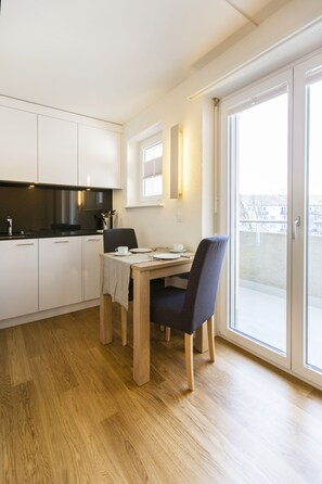 City Studio | Private kitchen | Fridge, oven, stovetop, dishwasher - Nest - Klingelbergstrasse (Basel)