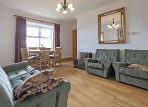 Living room - Matthews Traditional Holiday Cottage (Doonbeg)