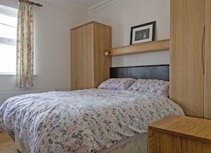 3 bedrooms, bed sheets