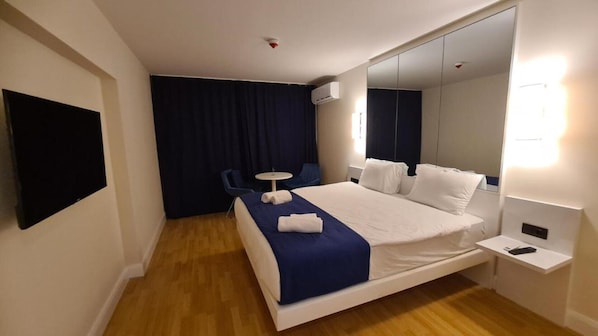 1 chambre, fer et planche à repasser, Wi-Fi gratuit