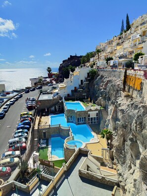 Outdoor pool, a heated pool - Sunny apartment with sea view (Mogán)