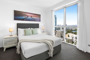 3 bedrooms, iron/ironing board, free WiFi, bed sheets - Chevron Renaissance Ocean & Hinterland Views (Surfers Paradise)