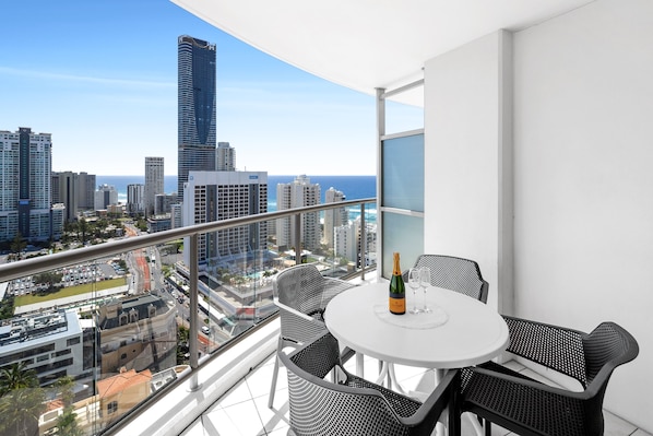 تناول الطعام بالخارج