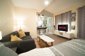 1 chambre, bureau, fer et planche à repasser, accès au Wi-Fi (inclus)