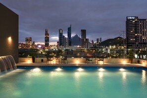 Outdoor pool - Hyatt Place Monterrey Valle (San Pedro Garza García)