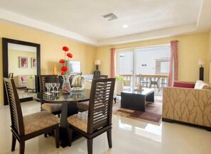 基础公寓 | 餐厅