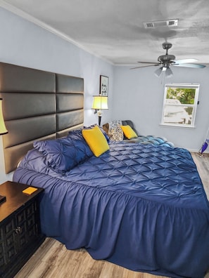 3 makuuhuonetta, työpöytä, silitysrauta/-lauta, ilmainen Wi-Fi