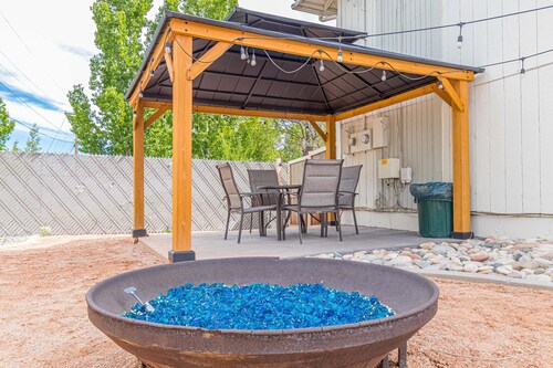 Bunk B: Dog-Friendly Downtown Retreat