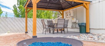 Bunk B: Dog-Friendly Downtown Retreat