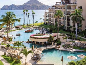 A heated pool - Located on the pristine medano beach (Cabo San Lucas)