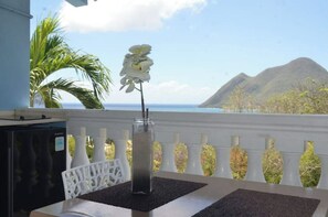 Outdoor dining - Studios à la Résidence Rêve Bleu Avec vue mer (Le Diamant)