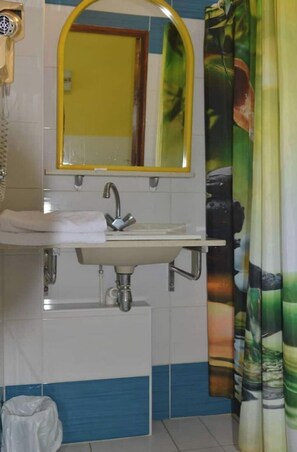 Shower, towels, toilet paper - Studios à la Résidence Rêve Bleu Avec vue mer (Le Diamant)