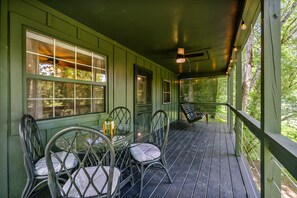 Outdoor dining - Cozy Retreat on the Obey River near Dale Hollow Lake (Celina)