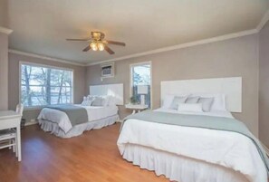 2 makuuhuonetta, työpöytä, ilmainen Wi-Fi, vuodevaatteet