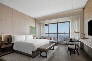 Minibar, individuell inredning, unika möbler och skrivbord