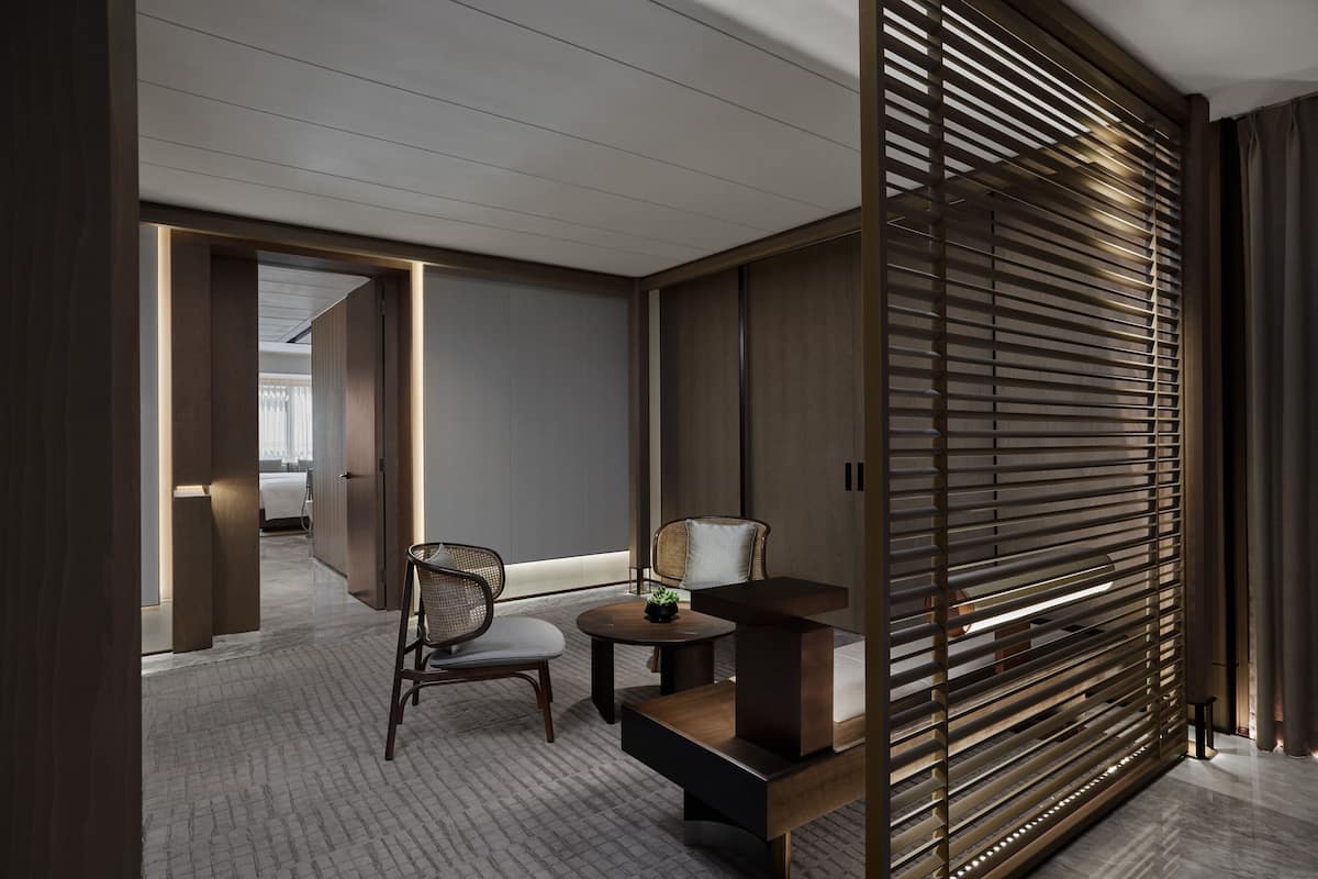 Deluxe kamer, 2 eenpersoonsbedden, uitzicht op stad | 1 slaapkamer, een minibar, individueel gedecoreerd
