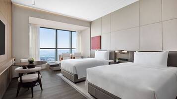 Minibar, individually decorated, individually furnished, desk
