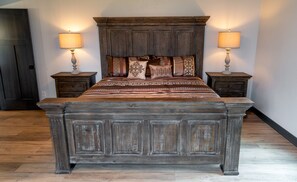 4 makuuhuonetta, työpöytä, silitysrauta/-lauta, ilmainen Wi-Fi