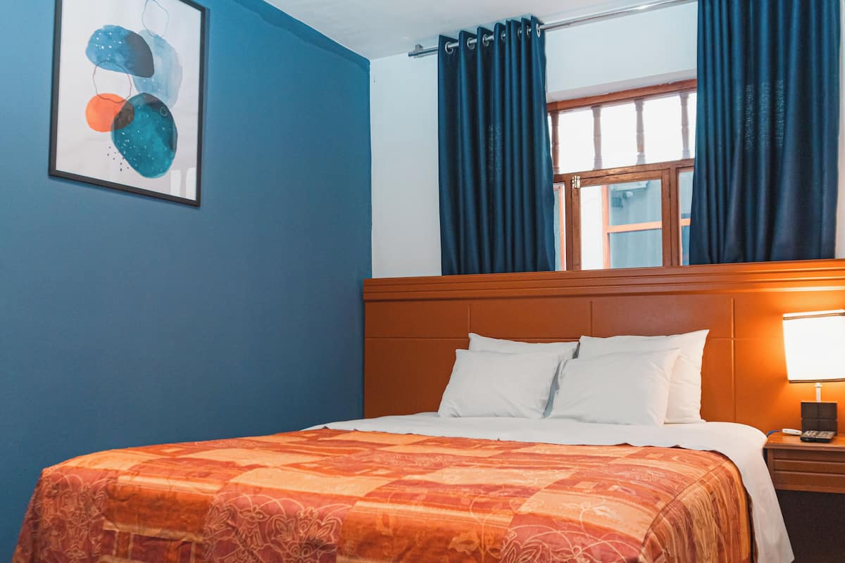 Chambre Double Économique | Literie de qualité supérieure, Wi-Fi gratuit, draps fournis