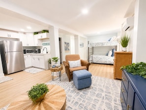 Smart TV, books - ☀️Newly renovated cottage at the coast….60 second walk to the beach🌊 (North Topsail Beach)
