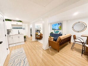 Smart TV, books - ☀️Newly renovated cottage at the coast….60 second walk to the beach🌊 (North Topsail Beach)