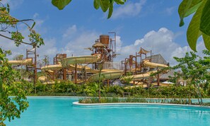 Pool - The Bliss Master: ENJOY all of the luxuries of The Vidanta. (Playa del Carmen)