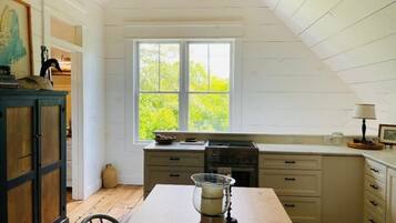 Réfrigérateur, four, plaque de cuisson, cafetiÚre/bouilloire