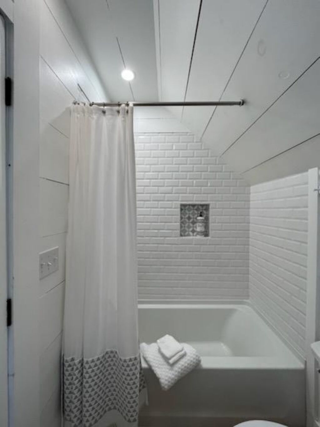 Combined shower/tub, hair dryer, towels, soap