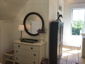 1 bedroom, iron/ironing board, WiFi, bed sheets - New England Farmhouse Loft (Rockland)