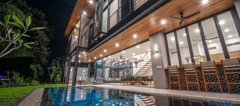 New Modern Villa 200 meters from best beach entrance in Guiones