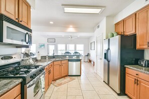 Microonde, forno, piano cottura, lavastoviglie