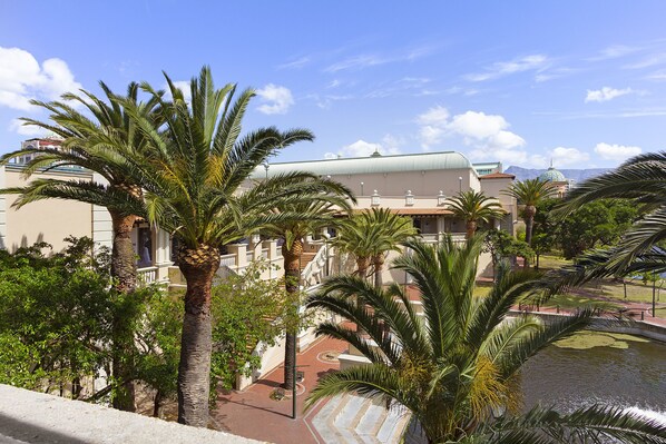 المنشأة من الخارج