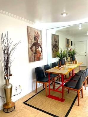 Dining - ★ New ! Encinitas Gem, Your home away from home ★ (Encinitas)