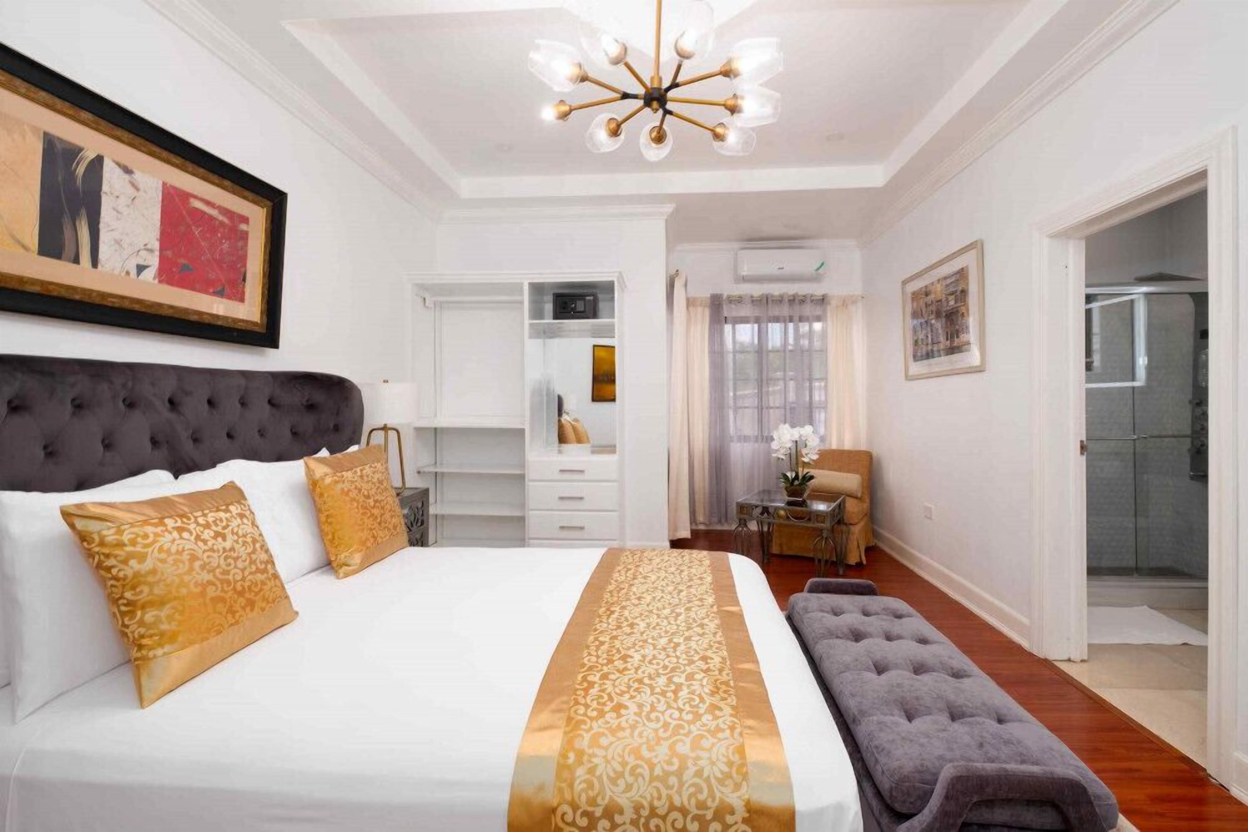 4 bedrooms, iron/ironing board, free WiFi, bed sheets