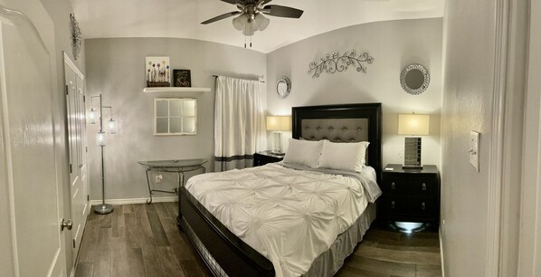 3 عدّة غرف نوم ومكتب ومكواة/لوح كي وسرير سفر