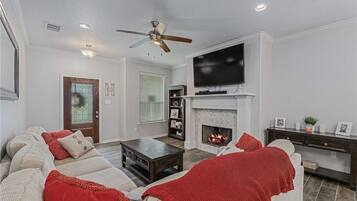 Smart-TV, peis, videospill og DVD-spiller