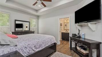 3 camere, una scrivania, ferro/asse da stiro, culla da viaggio