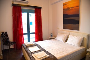 2 Schlafzimmer, Schreibtisch, Bügeleisen/Bügelbrett, kostenloses WLAN