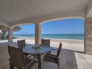 Outdoor dining - Casa Mega - Yucatan Home Rentals (Chicxulub Puerto)