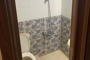 Bathtub - {ECONOMY APARTMENT} (Amman)