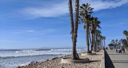 The Green Haven, 1 Minute Walk to Beach & Restaurants, 2 King Size Beds, Kitchen