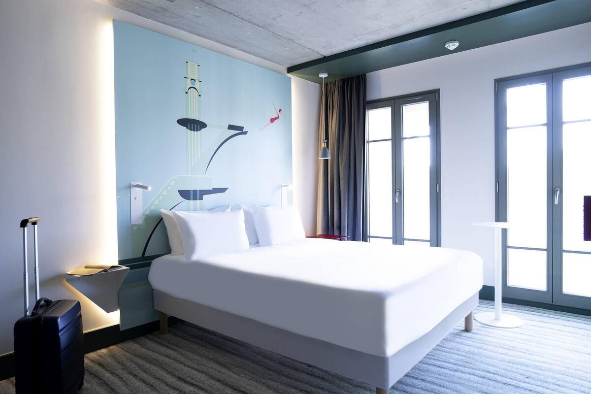 Habitación familiar, varias camas | Sistema de insonorización, wifi gratis, ropa de cama