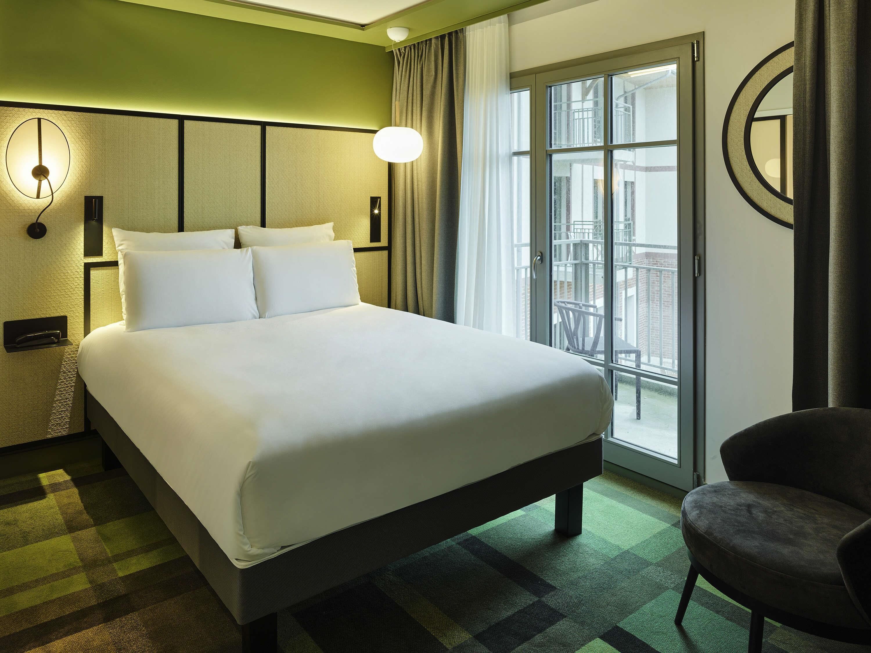 Premium bedding, in-room safe, individually furnished, blackout curtains