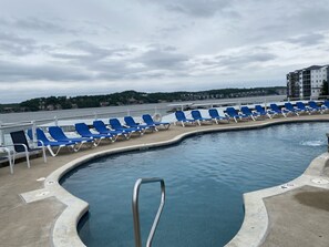 Piscine extérieure, piscine chauffée
