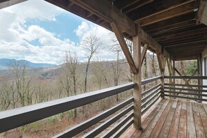 Property grounds - Ski Chalet: 0.5 mi to slopes. Great view-Fireplace (Sugar Mountain)
