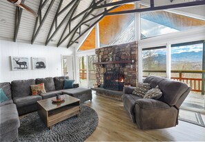 TV, fireplace, ping pong - Ski Chalet: 0.5 mi to slopes. Great view-Fireplace (Sugar Mountain)