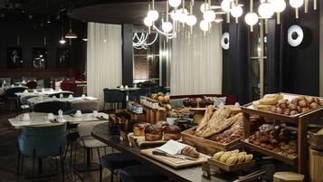 Frukostbuffé varje dag (EUR 20 per person)